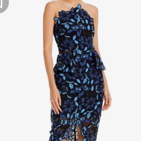 Elliatt Dresses & Skirts - Elliatt Optics Floral Lace Peplum Dress